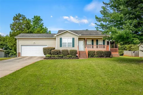 3 Ladder Ct, Fountain Inn, SC 29644