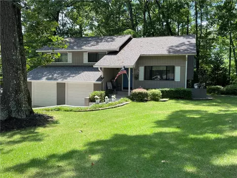 111 Shorecrest Dr, Seneca, SC 29672