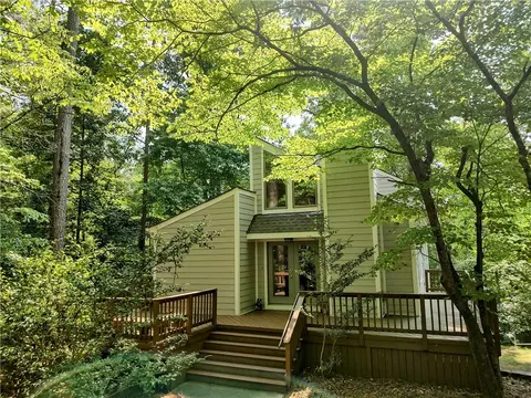 1519 N Woodbury Rd, Seneca, SC 29672