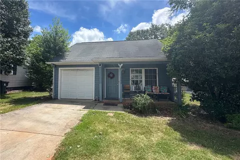 3 Dendy St, Pelzer, SC 29669