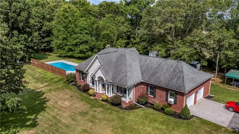 575 Troy Murdock Rd, Belton, SC 29627