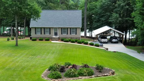 508 Lake Place Dr, Lavonia, GA 30553