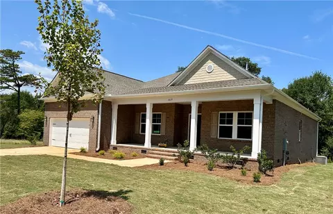 2629 Dogleg Ln, Seneca, SC 29678