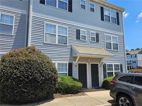 215 Campus Dr #G, Central, SC 29630