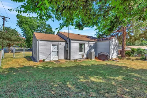 402 S Elm St, Pendleton, SC 29670 photo 26