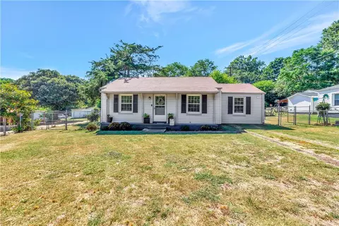 402 S Elm St, Pendleton, SC 29670