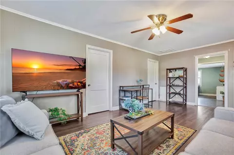 402 S Elm St, Pendleton, SC 29670 photo 8