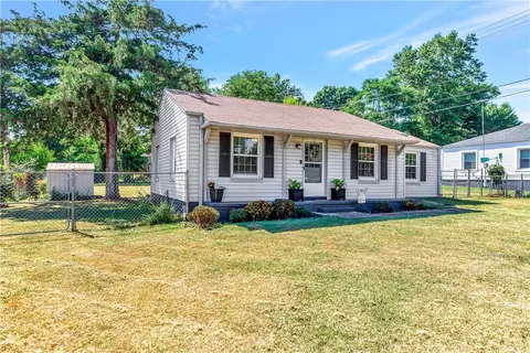 402 S Elm St, Pendleton, SC 29670 photo 2