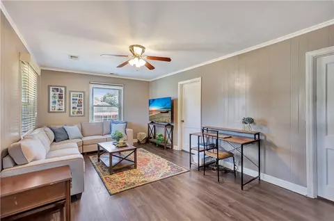 402 S Elm St, Pendleton, SC 29670 photo 6
