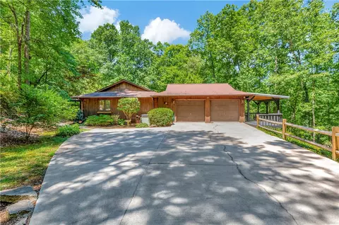 900 Doubloon St, West Union, SC 29696