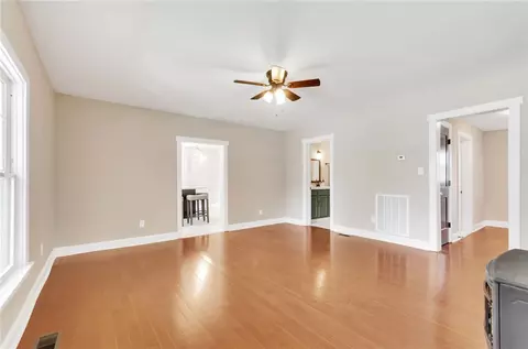110 W 3rd St, Williamston, SC 29697 photo 6