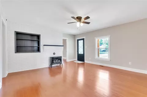 110 W 3rd St, Williamston, SC 29697 photo 8