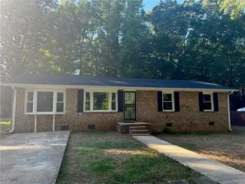 3 Walker St, Honea Path, SC 29654