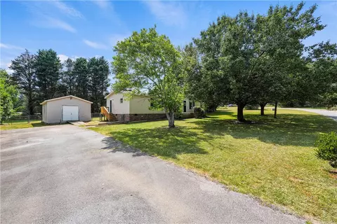 104 Sylvan Ct, Easley, SC 29640 photo 2