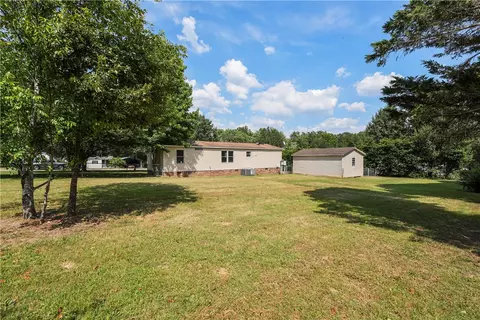 104 Sylvan Ct, Easley, SC 29640 photo 9