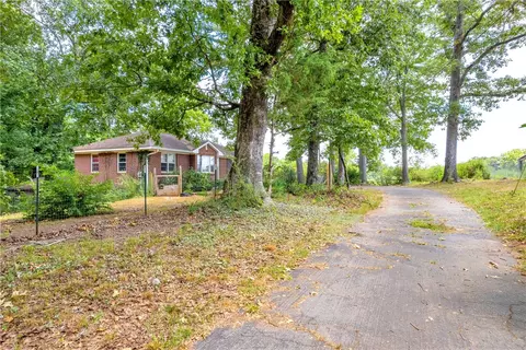 523 Shook Rd, Seneca, SC 29672 photo 4