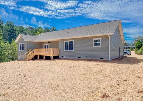 558 Fairfield Rd, Walhalla, SC 29691 photo 2
