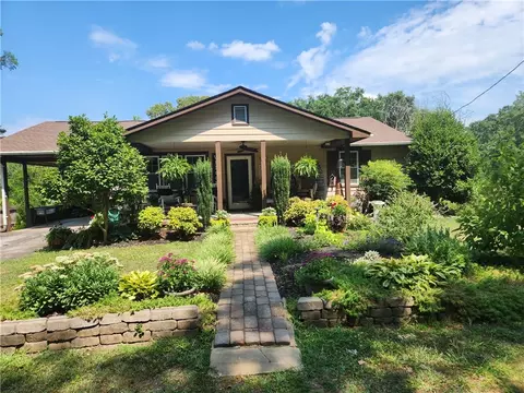 203 S Laurel St, Walhalla, SC 29691