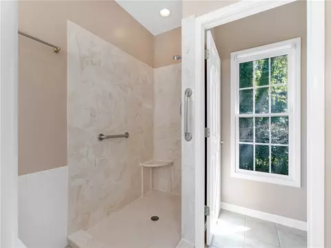 Bath - 331 N Summit Dr, Seneca, SC 29672 photo 3 of 4