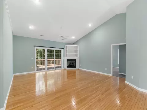 Living - 331 N Summit Dr, Seneca, SC 29672 photo 4 of 6