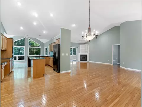 Living - 331 N Summit Dr, Seneca, SC 29672 photo 2 of 6