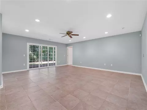 Living - 331 N Summit Dr, Seneca, SC 29672 photo 6 of 6