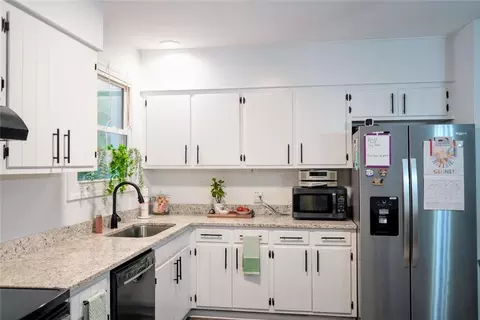 Kitchen - 147 Live Oak Ct, Anderson, SC 29621 photo 2 of 3