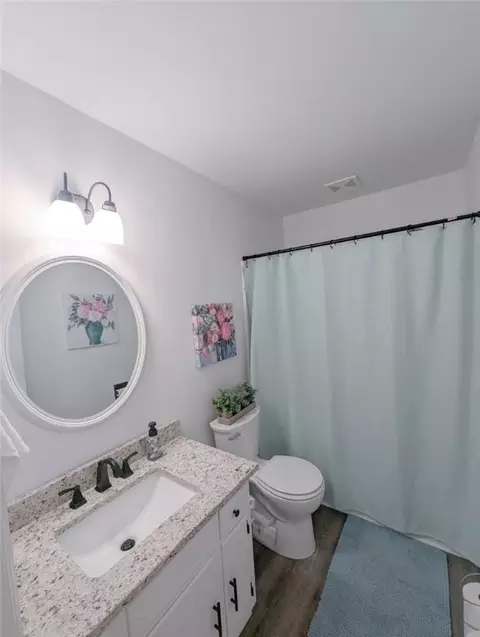 Bath - 147 Live Oak Ct, Anderson, SC 29621 photo 1 of 2
