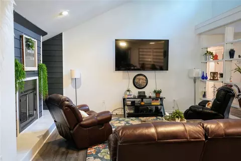 Living - 147 Live Oak Ct, Anderson, SC 29621 photo 1 of 1