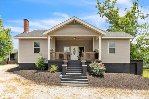 16 Sirrine St, Seneca, SC 29678