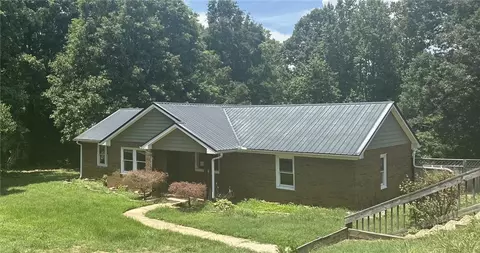 7768 Ekom Beach Rd, Ware Shoals, SC 29692