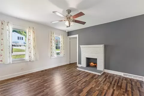 309 E Baker St, Pickens, SC 29671 photo 3