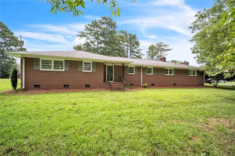1312 Anderson St, Belton, SC 29627