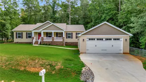 125 Horseshoe Dr, Townville, SC 29689