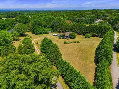 208 Griggs Rd #208 DELLA LANE, Six Mile, SC 29682