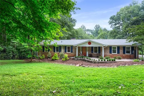 633 W Springwood Dr, Seneca, SC 29672