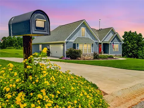 209 Setting Sun Ct, Seneca, SC 29672 photo 4