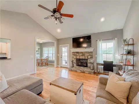 209 Setting Sun Ct, Seneca, SC 29672 photo 16