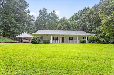 208 Brookside Dr, Westminster, SC 29693