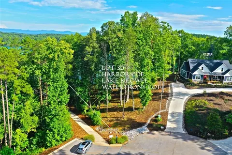 223 Squirrel Pt, Six Mile, SC 29682