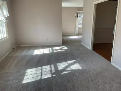 Living - 211 Heather Dr, Central, SC 29630 photo 3 of 4