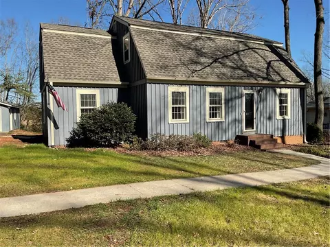 Exterior - 211 Heather Dr, Central, SC 29630 photo 6 of 7