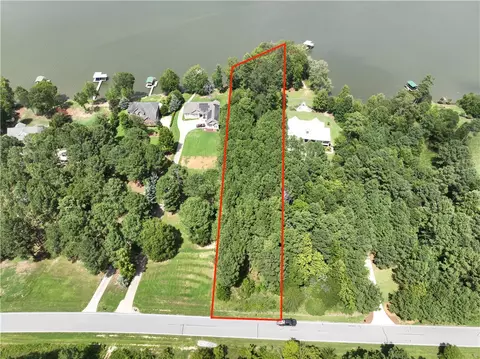 880 Eagles Harbor Dr, Hodges, SC 29653