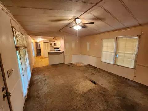 107 N Jamestowne Dr, Easley, SC 29640 photo 4
