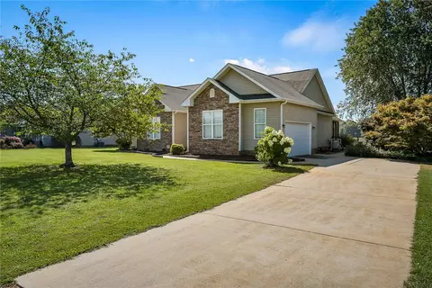 425 Johnson Rd, Pelzer, SC 29669 photo 4