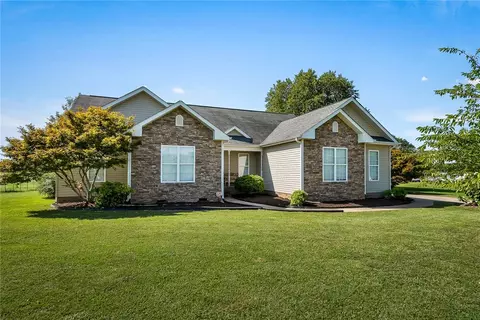 425 Johnson Rd, Pelzer, SC 29669
