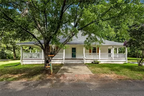 2 Brownlee St, Due West, SC 29639