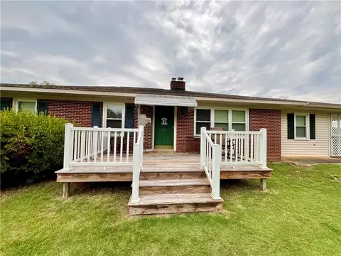 878 Pickett Post Rd, Walhalla, SC 29691