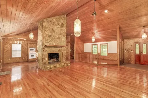 136 Hampton Rd, Easley, SC 29640 photo 3
