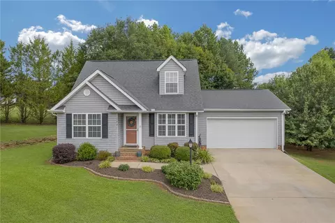 127 Dace Dr, Pickens, SC 29671